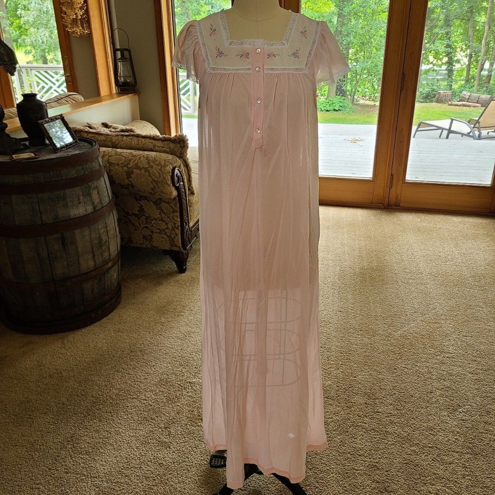 Vintage JC Penny full length 60s Nightgown